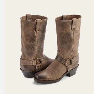 Like new - women’s Frye 12R Harness Boot